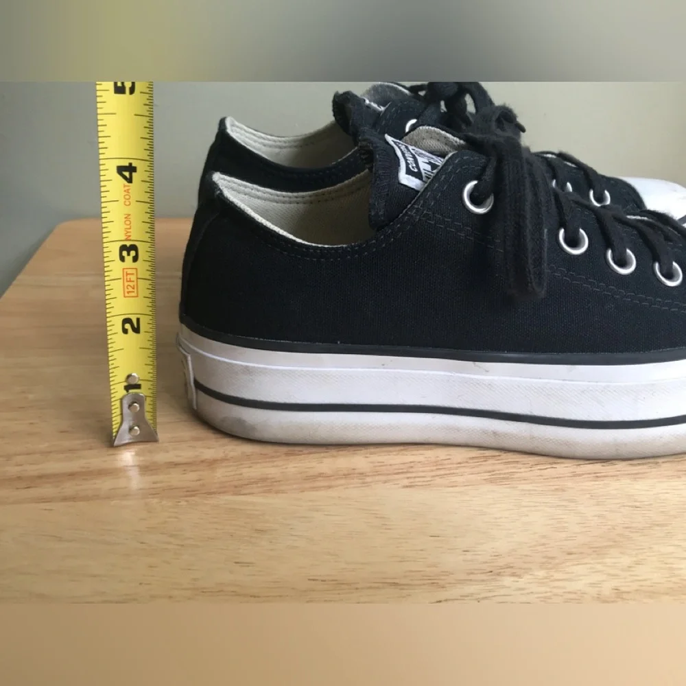 Converse Women’s Chuck Taylor All Star Low-Top Platform Sneaker Size: US 7 - Picture 11 of 13
